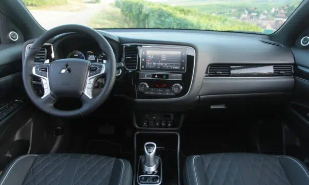 Zoom sur la technologie hybride rechargeable PHEV du Outlander PHEV 2019