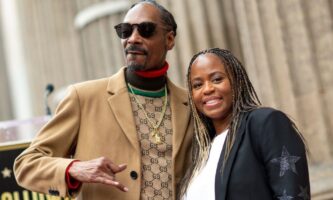Quel est l’âge de Snoop Dogg, et est-il plus âgé que sa femme, Shante Broadus ?