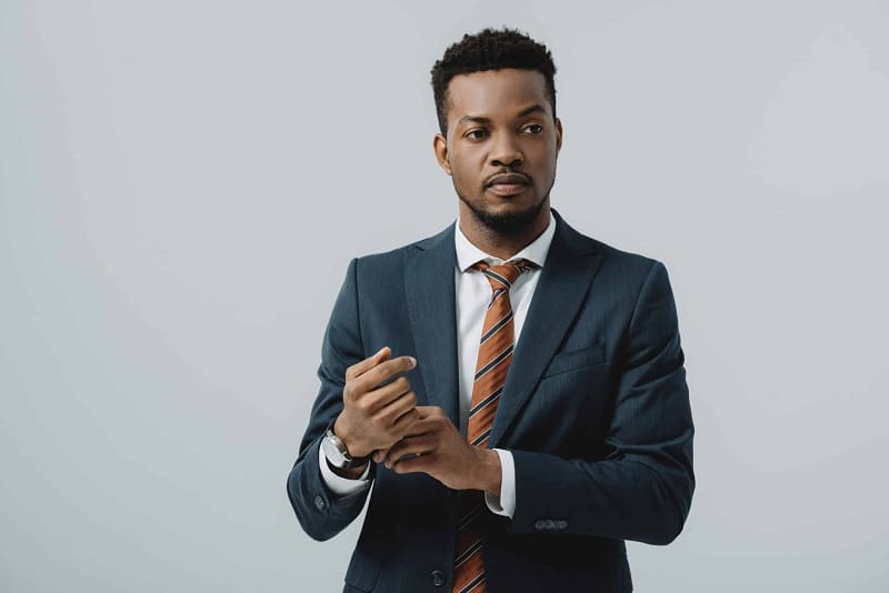 Trouver votre taille de costume homme pour une tenue impeccable