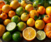 Assortiment de fruits exotiques débutant par K sur table