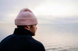 Le beanie : l’accessoire indispensable pour un look décontracté