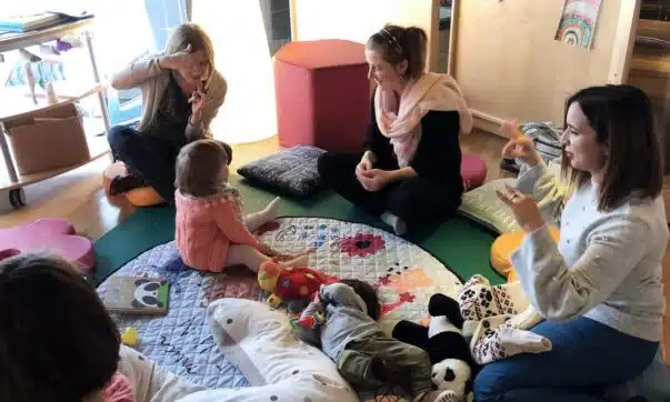 Bébé a du mal à parler, que faire ?
