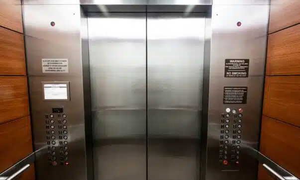 L’expérience ascenseur 2.0 : comment la technologie transforme le voyage vertical