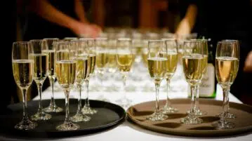 Des seaux à champagne efficaces, abordables et élégants