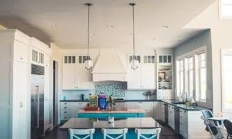 Adoptez une crédence sur mesure pour sublimer votre cuisine