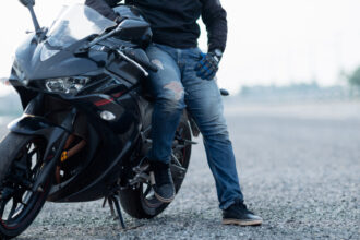 Moto polyvalente : est-ce vraiment possible de rouler partout avec le même engin